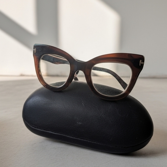 Tom Ford Chick And Stylish Tortoiseshell Sunglasses - Picture 3 of 10